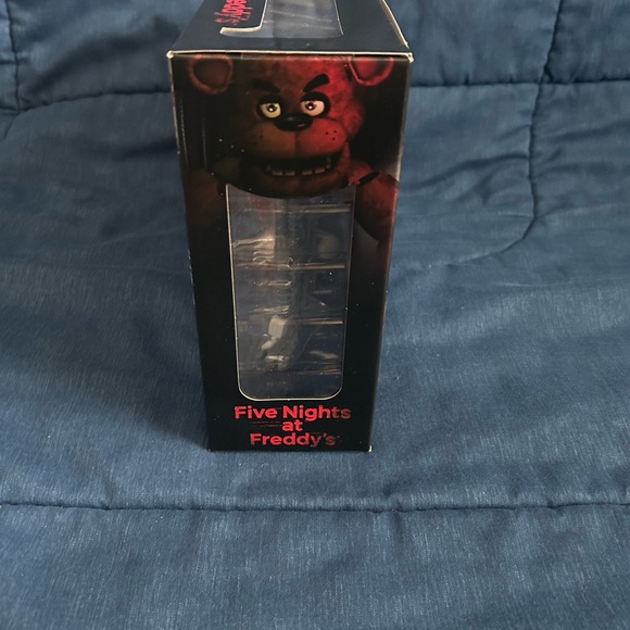 Five Nights at Freddy's 4-Pack: Toy Freddy Toy Bonnie Toy Chica & Mangle 5” - Picture 6 of 10